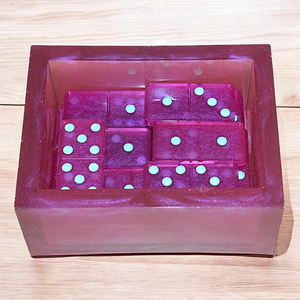 Jeu de dominos en résine animaux, écologique, de luxe, de collection, fait main, unique, durable, robuste, poli, rose, personnalisé - Product Image 1