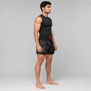 Shorts de Muay Thai performants, fabriqués avec des matériaux respirants assurant confort, flexibilité et durabilité. - Product Image 5
