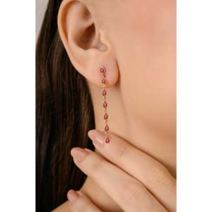 Pendientes de Aro Geométricos de Oro Sólido de 14K con Rubí Corte Pera y Diamante Colgante - Product Image 3
