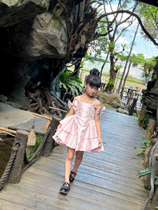 Vestidos de Niña Modernos y Elegantes ODM OEM, Estilo Casual con Capas de Tafetán Brillante, Halter Maxi, Ecológicos y Transpirables - Product Image 3