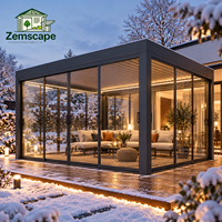 Toit à persiennes en aluminium résistant aux intempéries avec écran électrique rétractable pour terrasse de luxe en bord de mer, idéal pour les complexes hôteliers et les espaces de détente au bord de la piscine