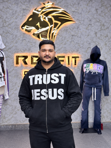 เสื้อฮู้ดซิปผู้ชายสีดำ พิมพ์ลาย Trust Jesus ทรงโอเวอร์ไซส์ สไตล์ลำลองสำหรับฤดูใบไม้ร่วง ผ้าฝ้าย 100% เฟรนช์เทอร์รี่ - Product Image 1