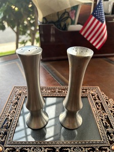 Classic Metal <b>Salt</b> And Pepper <b>Shaker</b> Set For Restaurant Hotel And Home Use Functional And Stylish Seasoning Set From India - Product Image 2