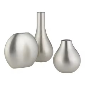 Vases à fleurs en métal au fini exclusif pour la décoration intérieure, accent de maison haut de gamme - Product Image 2