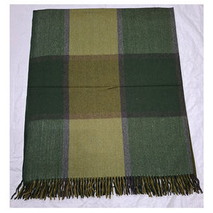 Couverture légère et chaude à carreaux vert sauge mélangée pour pièce climatisée et utilisation en hiver doux, avec toucher doux et agréable. - Product Image 2