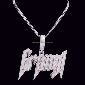 Venta al por mayor de joyería personalizada Hip Hop elegante fuente letra empalme colgante encanto Moissanite diamante nombre colgante para hombres y mujeres - Product Image 4