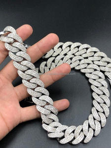 Collier en argent sterling 925 plaqué or avec sertissage en bézel, certifié IGI, en moissanite VVS - Cadeau élégant et tendance personnalisé - Product Image 4