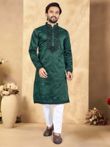Kurta de Lujo para Hombre, Negra, con Bordado de Lentejuelas, Tela de Satén Malai, Manga Larga, Tradicional, con Cuentas Dhaga de Seda Tonal, Atuendo Étnico - Product Image 2