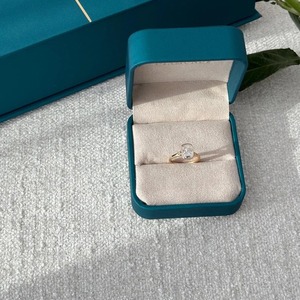 แหวนหมั้นเพชรทรงคุชชั่น 2 กะรัต เพชรเลี้ยงในห้องปฏิบัติการ ทอง 18k ดีไซน์แยกก้าน รับรองโดย IGI ขนาด 2 มม. ทันสมัยสำหรับผู้หญิง - Product Image 5