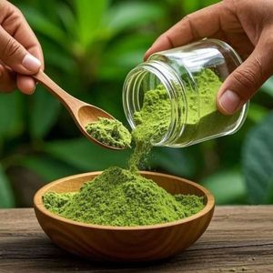 Poudre de feuilles de Moringa naturelle pour la production d'aliments à base de plantes, poudre de feuilles vertes de qualité supérieure pour les marchés de gros et de détail - Product Image 2