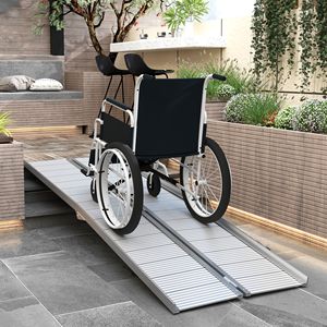 Rampa per Sedia a Rotelle in Alluminio Argento da 2,4 m, Pieghevole e Antiscivolo per Facile Accesso Domestico Attraverso Porte - Product Image 1