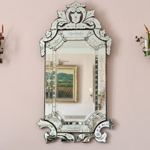 Miroir mural vénitien de style antique haut de gamme |   Miroir décoratif en verre baroque pour salon, chambre et intérieurs d'hôtels de luxe - Product Image 1