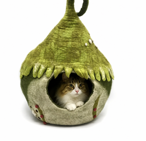 Casa para gatos de fieltro de lana 100% hecha a mano en Nepal por artesanos entrenados, cueva para gatos diseñada con Templo cálido y cómodo con patrón sólido - Product Image 2