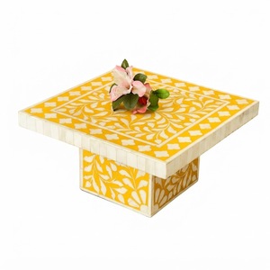 Mesa de Centro de Resina Amarilla de Última Moda con Diseño de Incrustaciones Florales Blancas, Muebles Contemporáneos para Sala de Estar, Mesa de Centro Moderna Hecha a Mano - Product Image 1