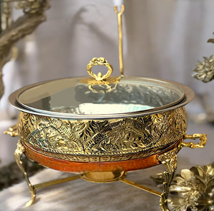 Lujoso juego de utensilios de latón real sobre un elegante pedestal acanalado elevado con una tapa elegante. Disponible a precio de mayorista. - Product Image 6