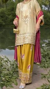 Ensemble de sharara brodé en soie naturelle de qualité export avec dupatta en georgette fantaisie - Product Image 4