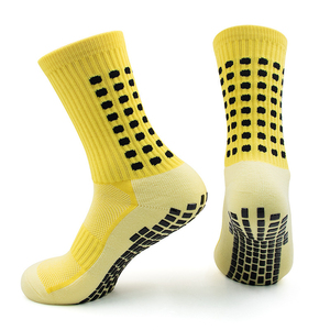 Nouvelles Chaussettes de Football Montantes Tendance les Plus Vendues pour Hommes et Tenues Décontractées avec Logo Personnalisé au Bas du Bas Prix Personnalisé en Stock - Product Image 4