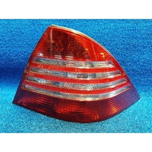 ไฟท้ายแบบรวมด้านขวาสำหรับรถยนต์ S-class (ขวา/ด้านผู้โดยสาร S A2208200864) - Product Image 1