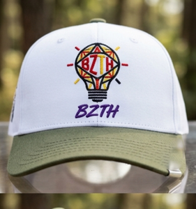 Gorra de Béisbol Bordada de Seis Paneles Verde OEM, Blanca con Visera Verde Oliva, Gorra Casual Unisex de 6 Paneles con Diseño de Logotipo Frontal - Product Image 1