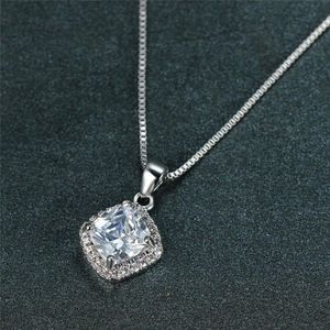 Collier pendentif de luxe AMBER JEWELS T-3449 en moissanite taille coussin, argent 925 plaqué or 14 carats, certifié IGI, bijoux unisexe - Product Image 1