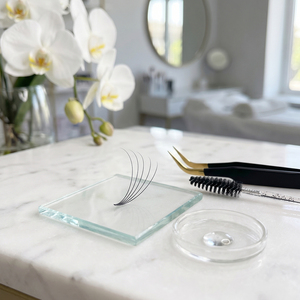 ขนตาปลอมสำเร็จรูป Lashya แบบ 3D/5D/10D & C/CC/D Curl สีดำด้าน สำหรับมืออาชีพ - Product Image 1