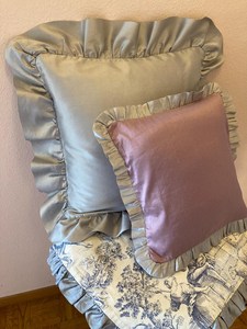 Housse de coussin en soie faite à la main, sur mesure, couleurs variées, douce et chaude, avec volant double face en tissu assorti doublé de taffetas - Product Image 4