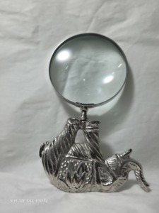 Loupe de poche vintage en métal argenté avec poignée éléphant, idéale pour la décoration de bureau et les cadeaux de luxe - Product Image 2