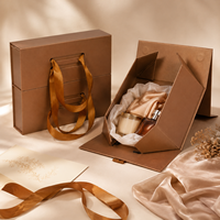 Boîte cadeau magnétique pliable avec poignée en ruban, logo personnalisé, emballage rigide haut de gamme avec laminage mat et doublure en éponge