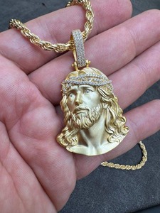 Collar de Lujo para Hombre D'vins Jewels, Estilo Hip-Hop, en Plata con Colgante de Jesús, Moissanita y Baño de Rodio, 28g - Product Image 1