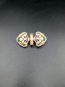 Broche Fleur en Argent Plaqué Or avec Strass en Cristal et Pierres Doublet Vertes, Accessoire de Fête Unisexe, Bijou de Mariage Élégant pour Vêtements - Product Image 3