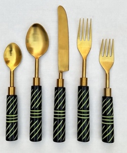 Ensemble de couverts au design moderne, en acier inoxydable plaqué or avec manche en résine, cuillère, fourchette et couteau, durables, pour la décoration de la maison, ustensiles de cuisine. - Product Image 1