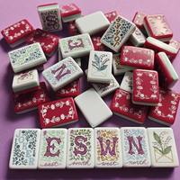 Jeu de Mahjong Miss Heirloom à motif floral américain, avec supports en bois rose, tapis de jeu pliable, portable, idéal pour les voyages et comme cadeau