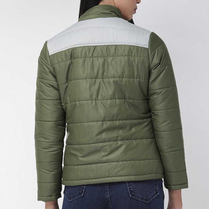 Chaqueta Acolchada Verde Oliva para Mujer con Bloques de Color Blanco, Cuello Alto, Manga Larga, Relleno de Poliéster, para Otoño - Product Image 5