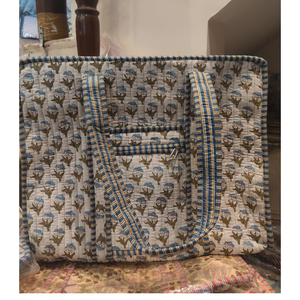 Sac fourre-tout matelassé en coton imprimé à la main, qualité export premium, motif floral bleu, multi-poches, usage quotidien, idéal pour offrir, toutes saisons - Product Image 5