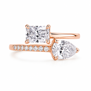 Anillo de Diamante Cultivado en Laboratorio Radiante y en Forma de Pera |   Anillo abierto Toi et Moi de oro de 14 quilates |   Joyería de compromiso con dos piedras para mujer |   Regalo de Lujo - Product Image 1
