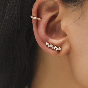 Boucles d'oreilles en diamant pour femmes, bijoux élégants et étincelants pour mariage, fête, anniversaire et occasions spéciales, en vente - Product Image 1