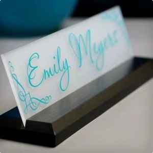Plaque de nom personnalisée en plastique acrylique écologique, bloc de signalisation de bureau gravé pour les bureaux, la décoration intérieure et les nouvelles entreprises - Product Image 5