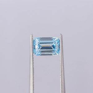 Diamante Cultivado en Laboratorio con Certificación IGI, Corte Esmeralda Azul Fantasía de 4 Quilates, VS2 3EX, Excelente Corte, Proveedor B2B para Distribuidores e Importadores de Diamantes - Product Image 1
