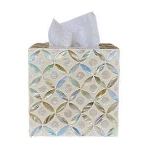 Boîte à mouchoirs artisanale en nacre, porte-serviettes carré avec motif festonné - Product Image 1
