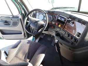 Camion tracteur routier 6x4, tête motrice, diesel, poids lourd, pour la logistique et le transport de marchandises internationales - Product Image 5