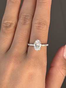 แหวนเพชรทรงรี 2 กะรัต รับรองโดย IGI ระดับ E-VVS1 แหวนทอง 14k ประดับเพชรทรงรีแบบ Pave สำหรับหมั้น แหวนทรงรีแบบ Low-Profile - Product Image 2