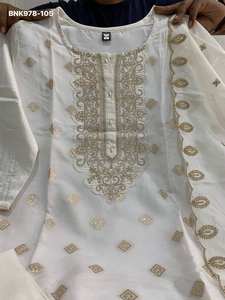 Nueva llegada: Conjunto de Kurti-Pant y Dupatta Banarasi con bordado y lentejuelas, ideal para festivales. Compra online en India. - Product Image 4