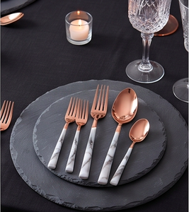 Juego de Cubiertos Modernos con Acabado en Cobre y Mango de Mármol, Aptos para Lavavajillas, Cubertería para Mesa de Boda, Juego de 4 Piezas - Product Image 4
