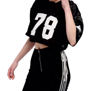 Maillot de football américain court personnalisé tendance pour femme, col en V en maille, haut court de sport, marque privée, streetwear, fournisseur de vêtements OEM - Product Image 5