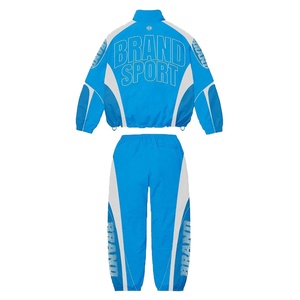 Ensemble coupe-vent d'hiver personnalisé pour homme 2026 avec bandes latérales grises et imprimé lettres, séchage rapide, en polyester et nylon tricoté - Product Image 2