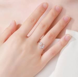 Bague Fleur en Argent Sterling avec Cristaux CZ, Bague Ouverte Ajustable, Bague Fleur à Quatre Cristaux, Petite Bague CZ - Product Image 4