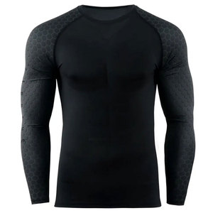 Último Diseño de Camiseta Deportiva Rash Guard para Hombre, Camiseta Rash Guard de Precio Económico y Alta Venta con Logotipo Personalizado, Hecha en Pakistán - Product Image 1