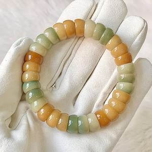 Pulsera de Resina Hecha a Mano con Pieza de Joyería Artística Contemporánea Única para Entusiastas de la Moda Moderna - Product Image 3