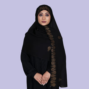 Hijab de Chifón Lujoso con Borde Decorado con Piedras, Pañuelo para la Cabeza Moderno y Fluido, Velo Islámico Ligero para Ocasiones Especiales - Product Image 3