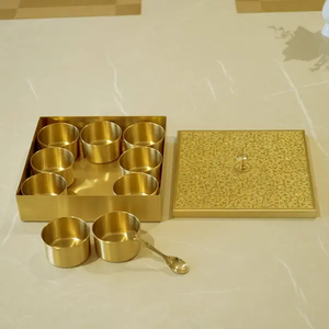 กระปุกเครื่องเทศทองเหลืองทรงสี่เหลี่ยมเคลือบทอง พร้อมถ้วยแบบถอดได้ 9 ใบ ฝาปิดในตัว - Product Image 3